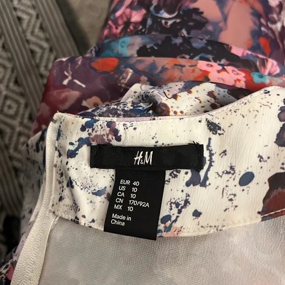 Beautiful Floral Blouse!🌸🍍🍍🍍 - Picture 7 of 8